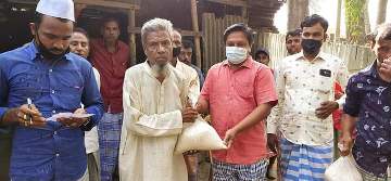 কর্মহীন নিম্নআয়ের মানুষদের খাদ্য সহায়তা দিতে নিরলসভাবে কাজ করে যাচ্ছেন পিএফজি সদস্য জনাব সরওয়ার কামাল সোহেল