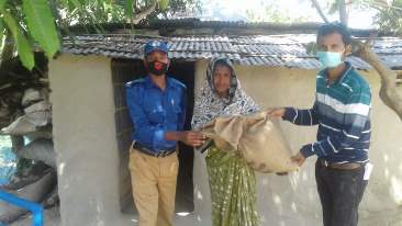 পত্নীতলায় ৮৭৬ ঘরে খাবার পৌঁছে দিলেন ভিডিটি সদস্যগণ