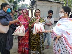 নিজ উদ্যোগে নারীনেত্রী সামসি আরা জামান কলি